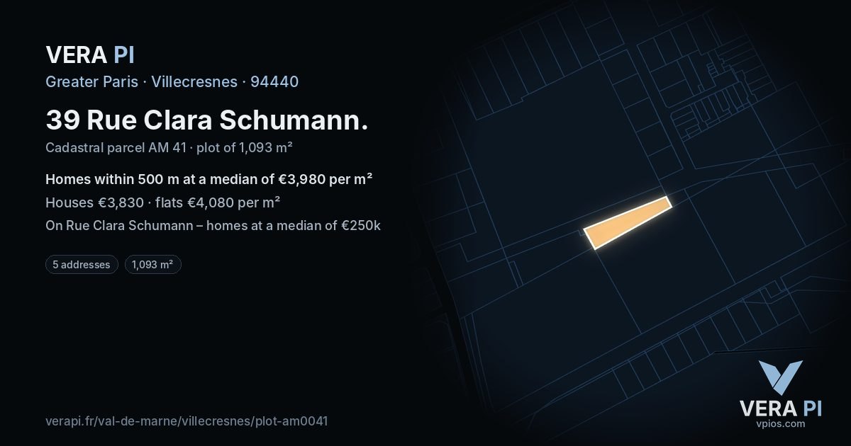 39 Rue Clara Schumann, Villecresnes at night – the plot lit, the parcels around coloured by the prices near them