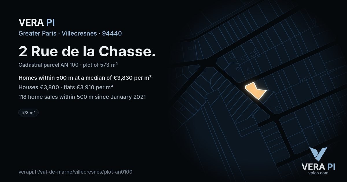 2 Rue de la Chasse, Villecresnes at night – the plot lit, the parcels around coloured by the prices near them