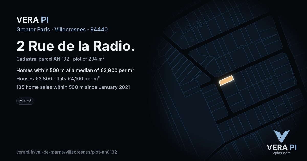 2 Rue de la Radio, Villecresnes at night – the plot lit, the parcels around coloured by the prices near them