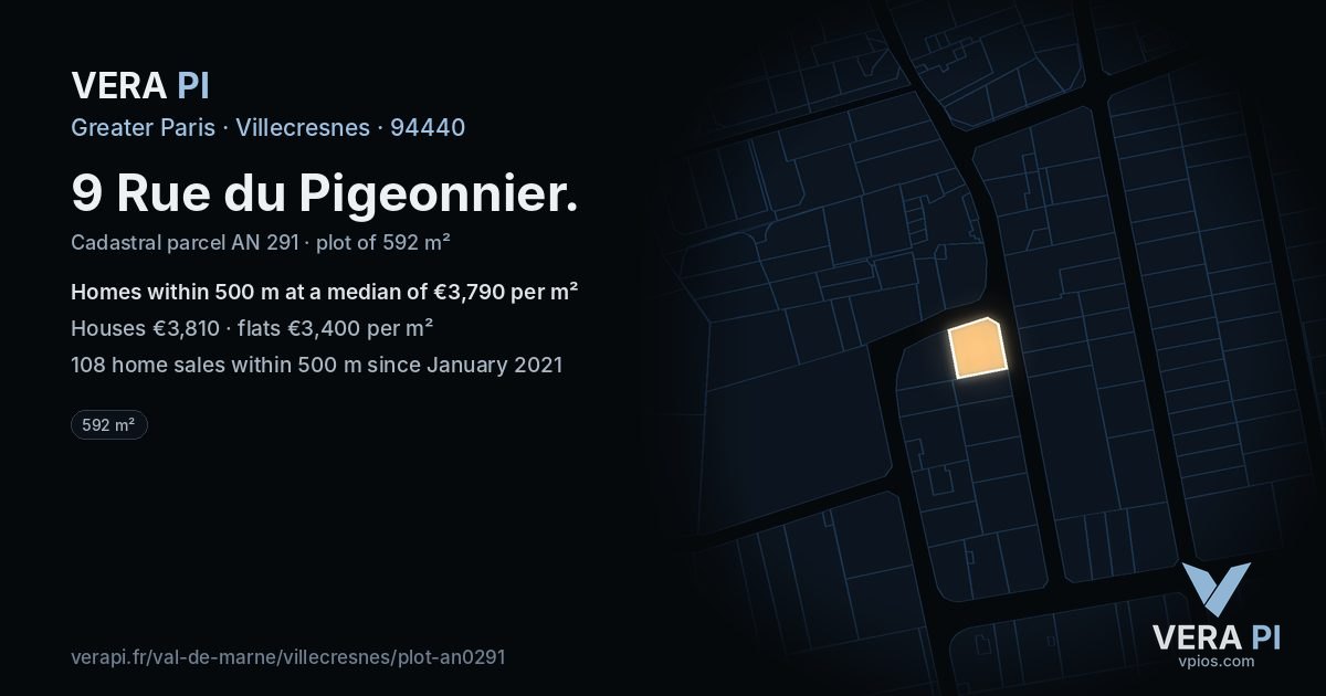 9 Rue du Pigeonnier, Villecresnes at night – the plot lit, the parcels around coloured by the prices near them