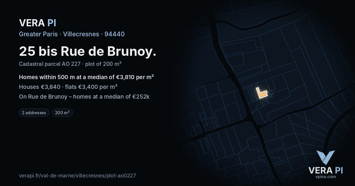 25 bis Rue de Brunoy, Villecresnes at night – the plot lit, the parcels around coloured by the prices near them