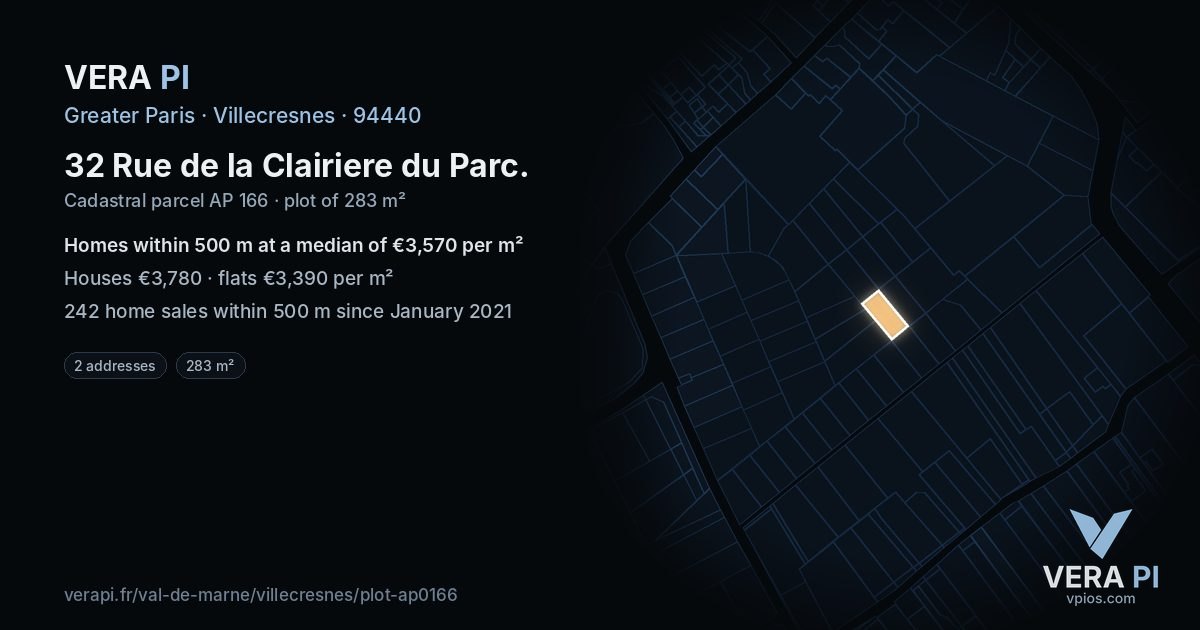 32 Rue de la Clairiere du Parc, Villecresnes at night – the plot lit, the parcels around coloured by the prices near them