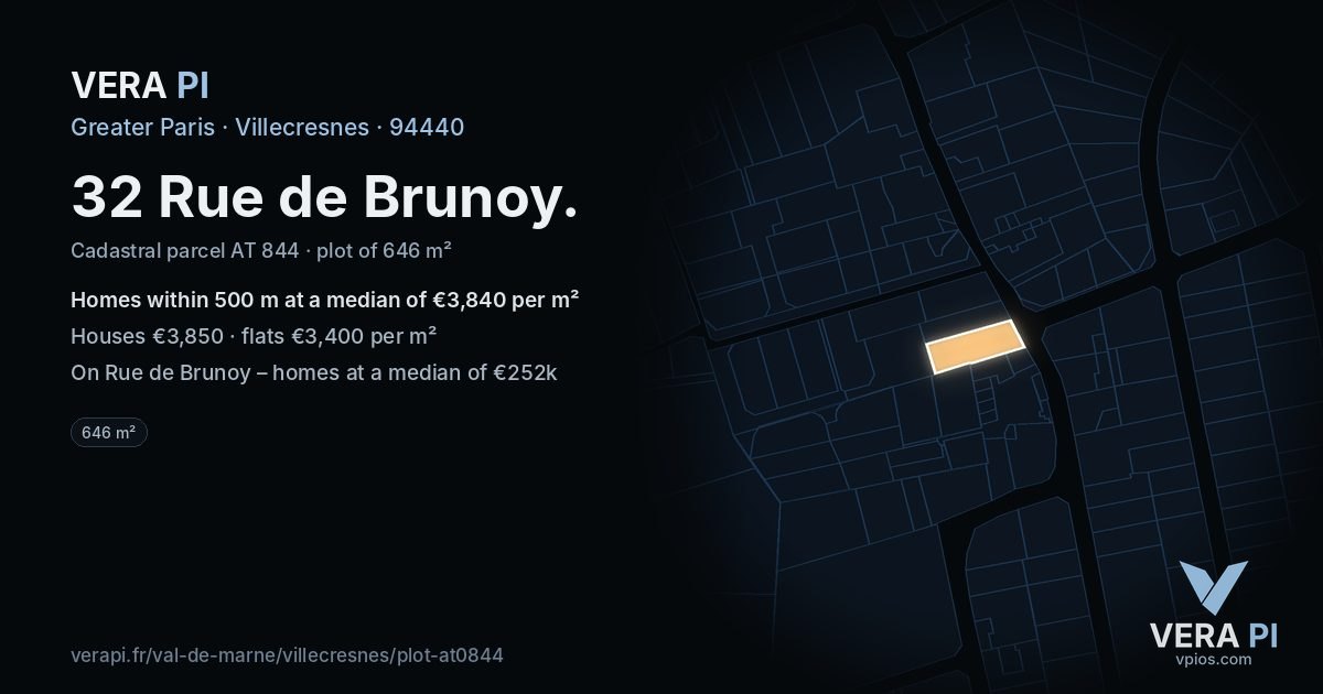 32 Rue de Brunoy, Villecresnes at night – the plot lit, the parcels around coloured by the prices near them