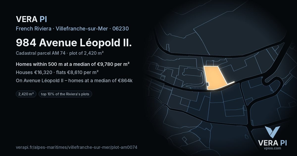 984 Avenue Léopold II, Villefranche-sur-Mer at night – the plot lit, the parcels around coloured by the prices near them