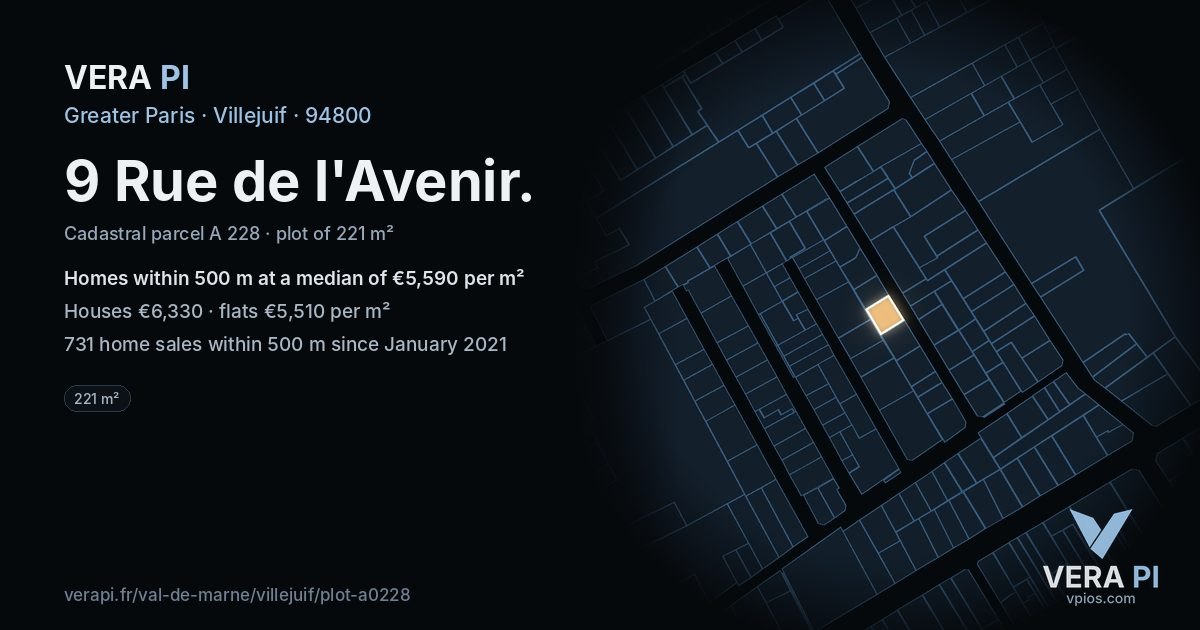 9 Rue de l'Avenir, Villejuif at night – the plot lit, the parcels around coloured by the prices near them