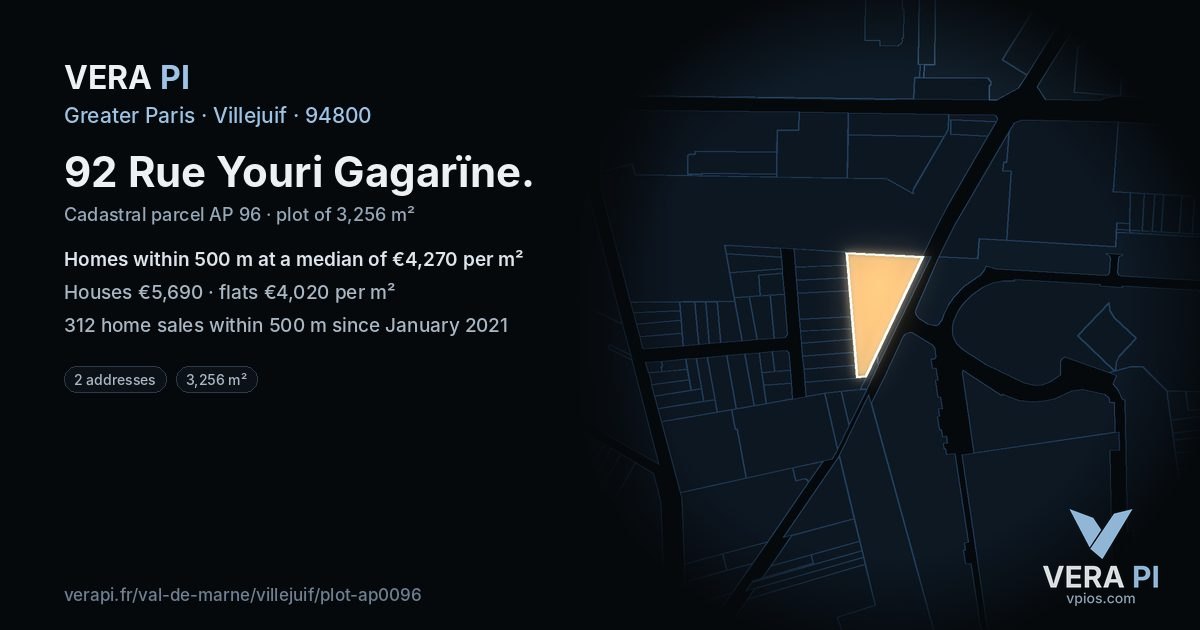 92 Rue Youri Gagarïne, Villejuif at night – the plot lit, the parcels around coloured by the prices near them