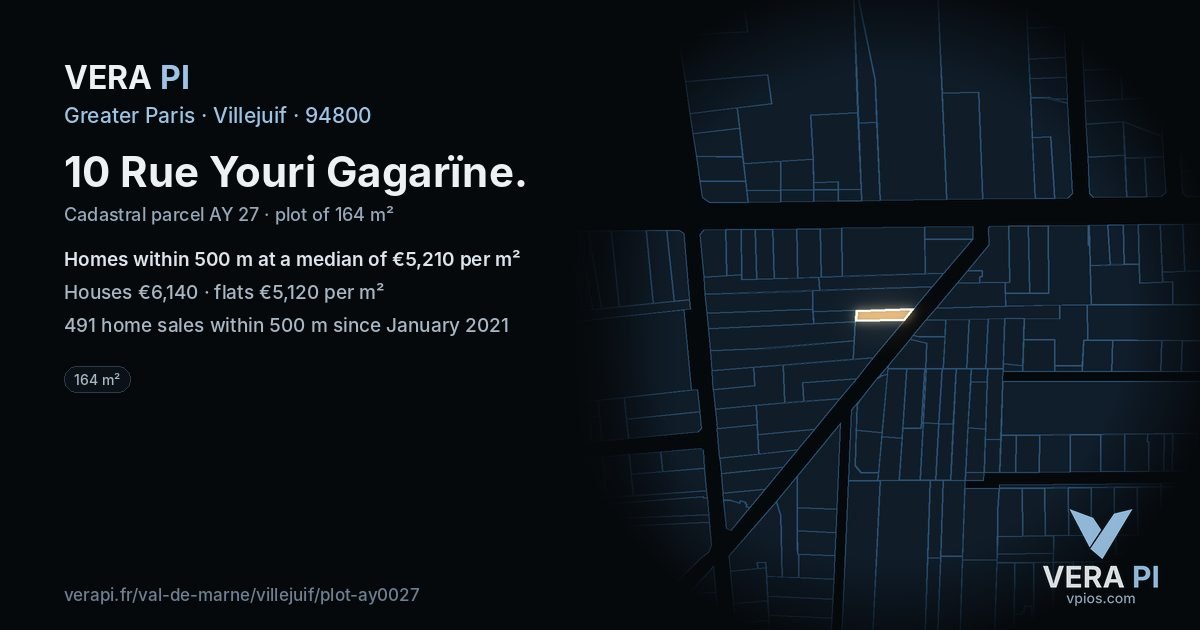 10 Rue Youri Gagarïne, Villejuif at night – the plot lit, the parcels around coloured by the prices near them
