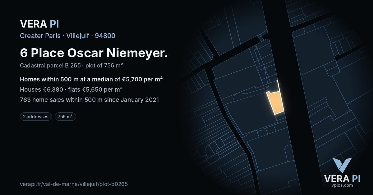 6 Place Oscar Niemeyer, Villejuif at night – the plot lit, the parcels around coloured by the prices near them