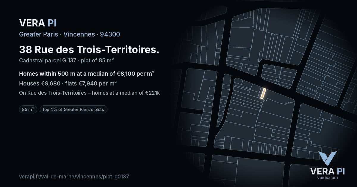38 Rue des Trois-Territoires, Vincennes at night – the plot lit, the parcels around coloured by the prices near them