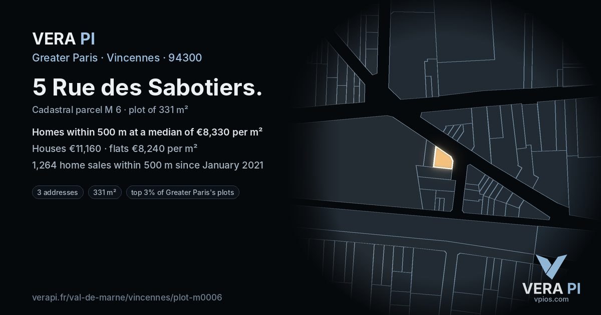 5 Rue des Sabotiers, Vincennes at night – the plot lit, the parcels around coloured by the prices near them