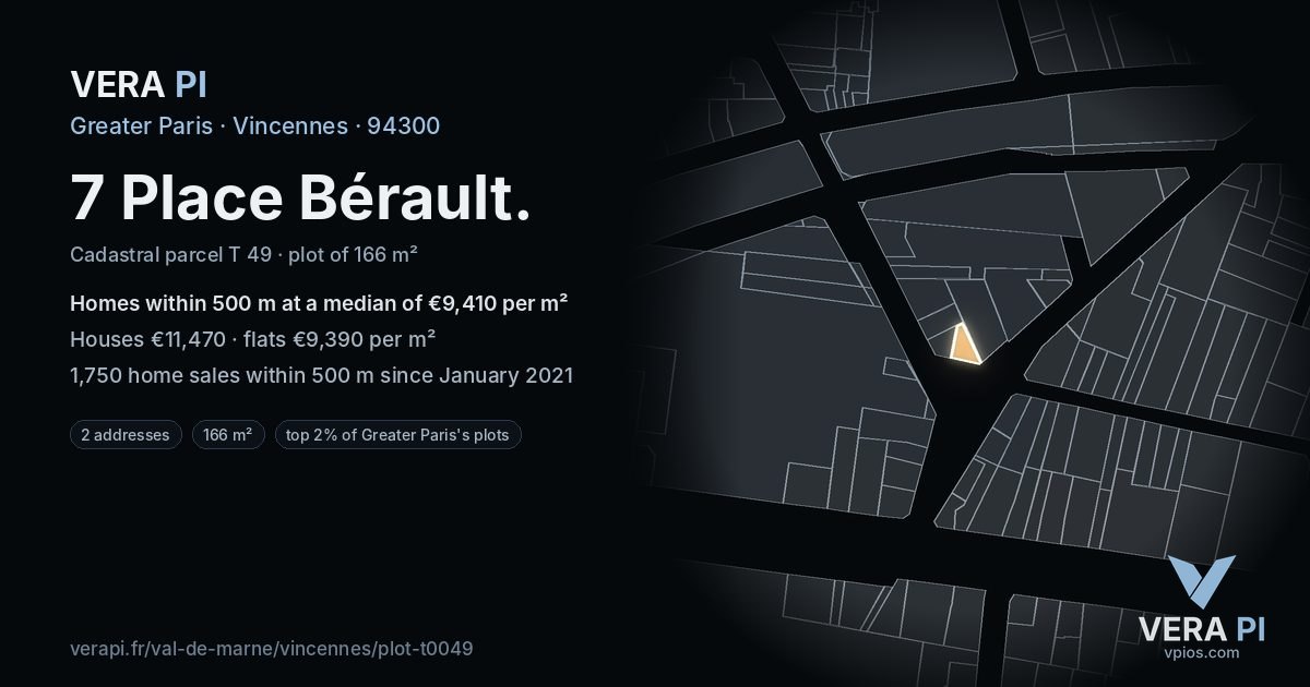 7 Place Bérault, Vincennes at night – the plot lit, the parcels around coloured by the prices near them