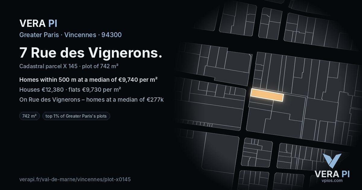 7 Rue des Vignerons, Vincennes at night – the plot lit, the parcels around coloured by the prices near them