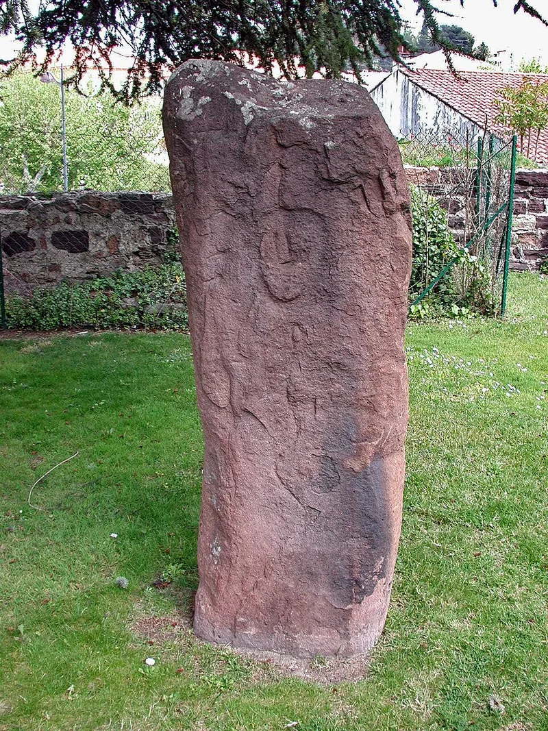 Menhir debout